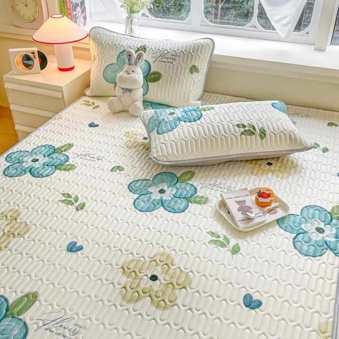 91家纺网 家纺一手货源 找家纺 柒月家居 2024新款贴身舒适厚度0.5小清新乳胶凉席 蓝花朵朵