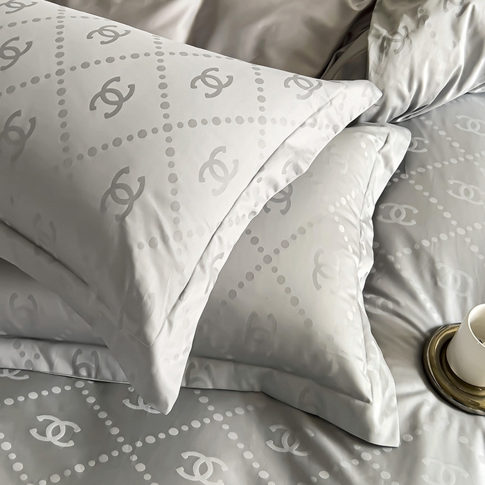 91家纺网 家纺一手货源 找家纺 品乐家纺 2024新款100支长绒棉提花宽边四件套 音色山灰