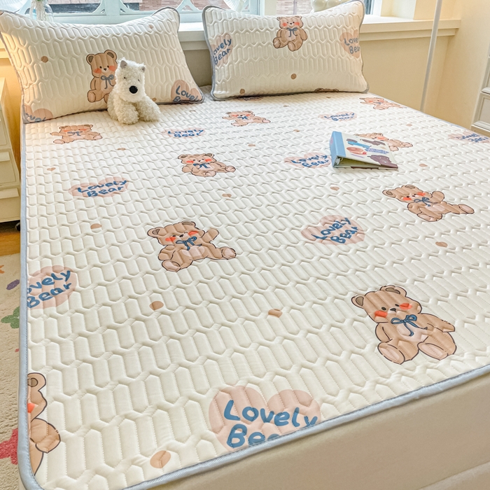 91家纺网 家纺一手货源 找家纺 柒月家居 2024新款贴身舒适厚度0.5小清新乳胶凉席 咖啡小熊