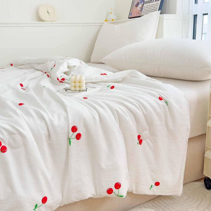 91家纺网 家纺一手货源 找家纺 春光里 2024新款萌趣夏被夏凉被被子被芯 小樱桃