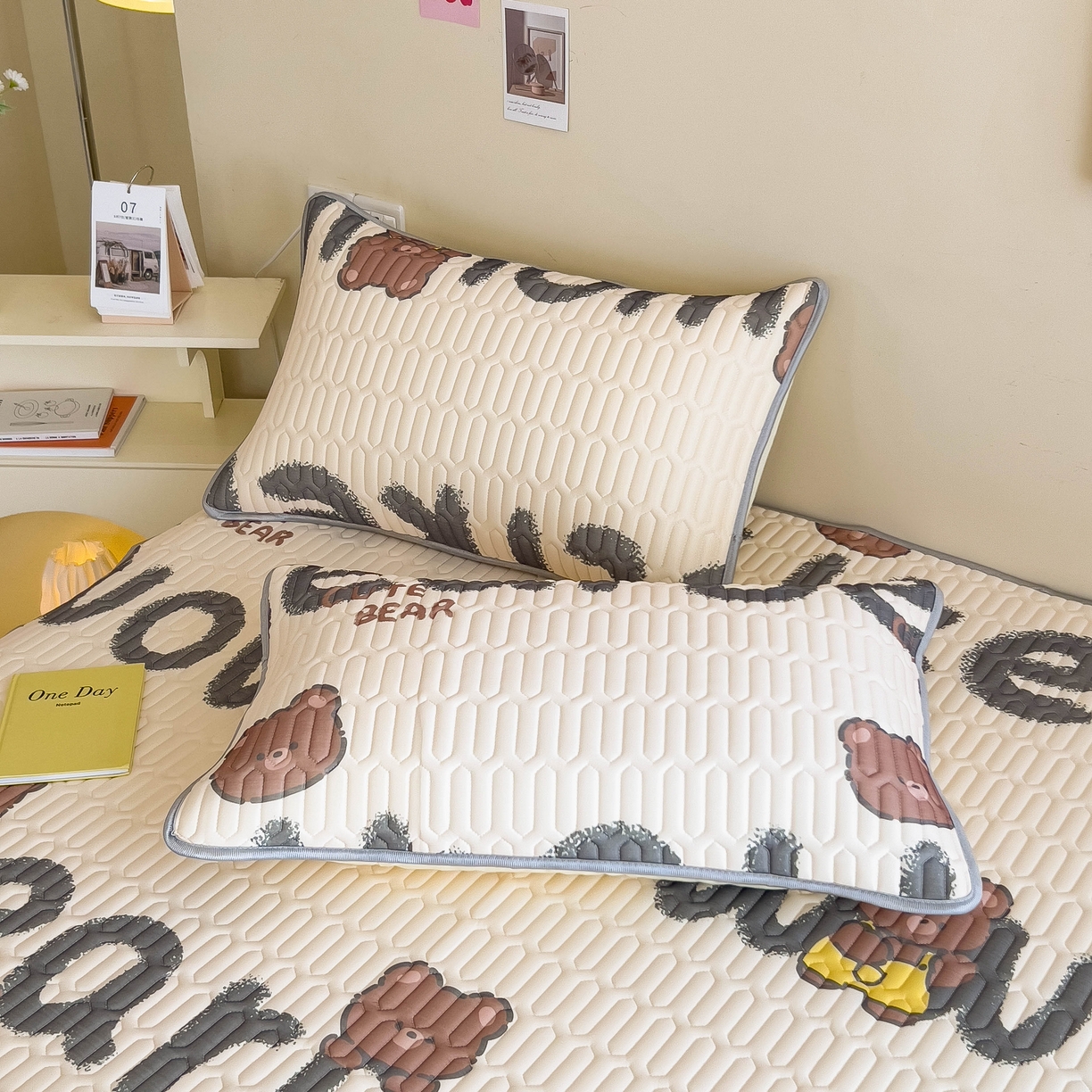 91家纺网 家纺一手货源 找家纺 希廷顿 2024新款加厚凉感丝乳胶凉席三件套 Luck熊