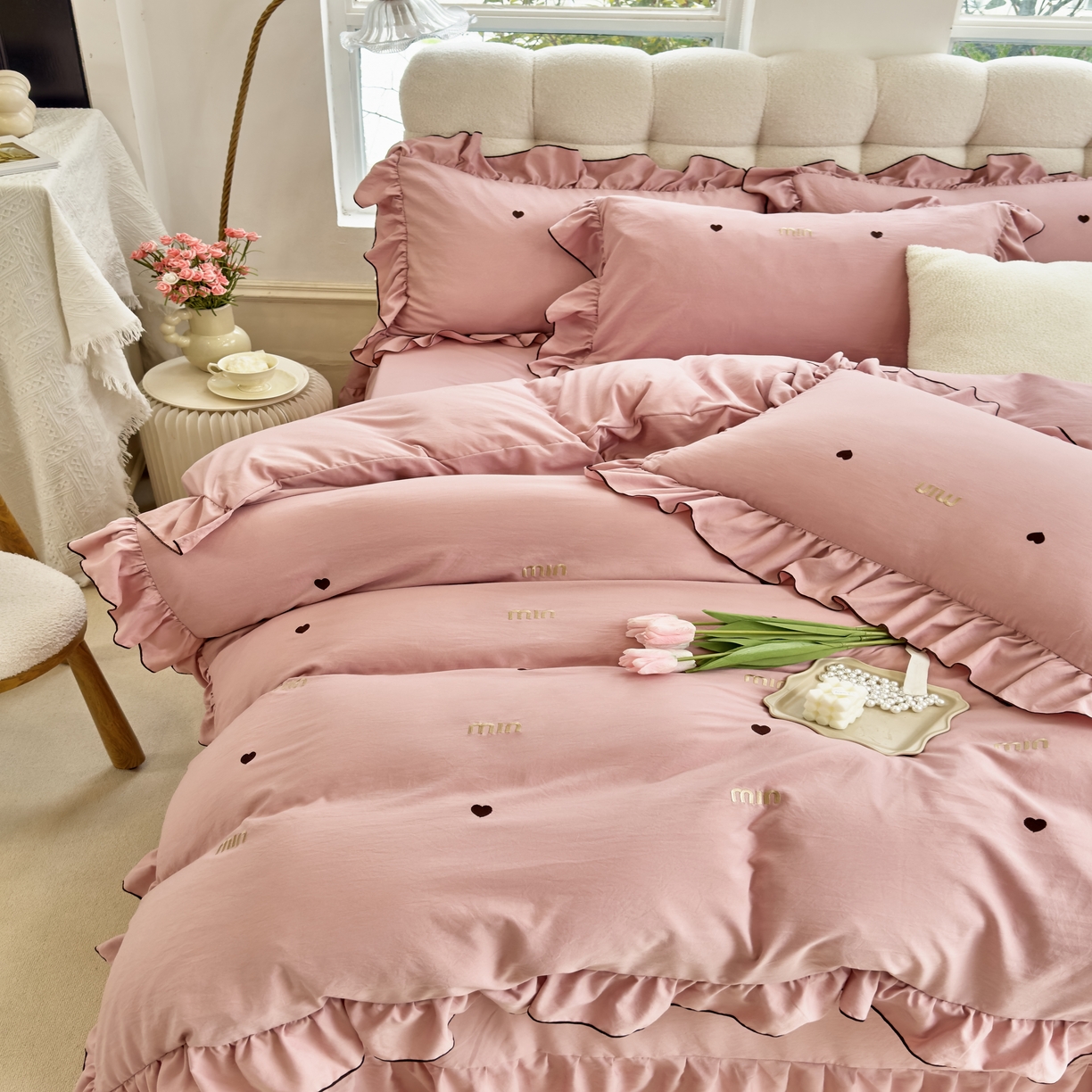 91家纺网 家纺一手货源 找家纺 梦可莱 2024新款亲肤刺绣荷叶边四件套-心灵迷恋 豆沙