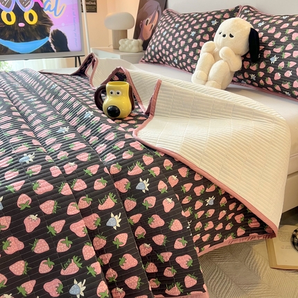 91家纺网 家纺一手货源 找家纺 HL原创 2024新款全棉印花床盖 草莓之恋