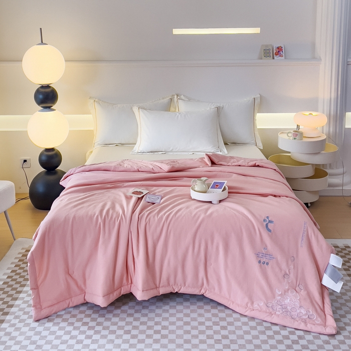 91家纺网 家纺一手货源 找家纺 优姿家纺 2024新款提花泡泡棉刺绣大豆抗菌夏被 豆沙