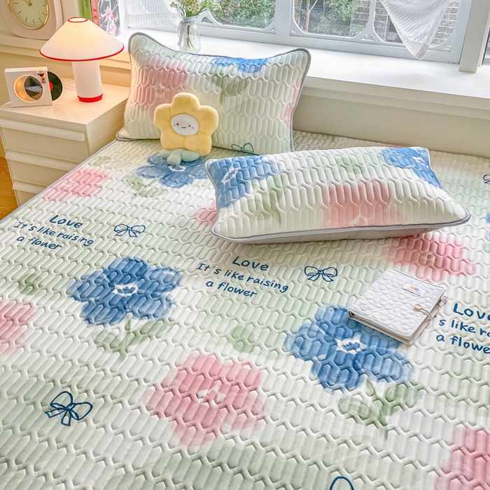 91家纺网 家纺一手货源 找家纺 柒月家居 2024新款贴身舒适厚度0.5小清新乳胶凉席 水墨花