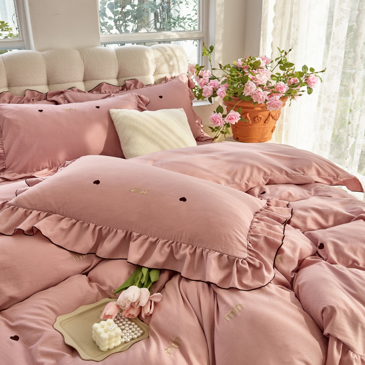 91家纺网 家纺一手货源 找家纺 梦可莱 2024新款亲肤刺绣荷叶边四件套-心灵迷恋 豆沙