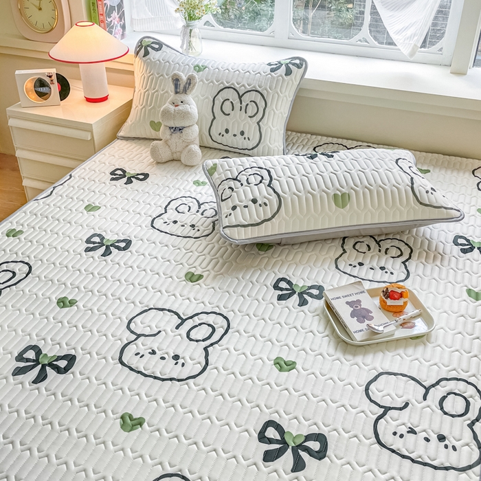 91家纺网 家纺一手货源 找家纺 柒月家居 2024新款贴身舒适厚度0.5小清新乳胶凉席 蝴蝶结兔