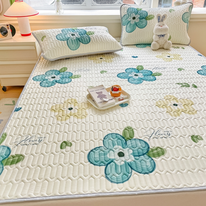 91家纺网 家纺一手货源 找家纺 柒月家居 2024新款贴身舒适厚度0.5小清新乳胶凉席 蓝花朵朵