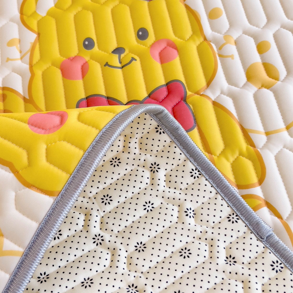 91家纺网 家纺一手货源 找家纺 希廷顿 2024新款加厚凉感丝乳胶凉席三件套 可爱熊