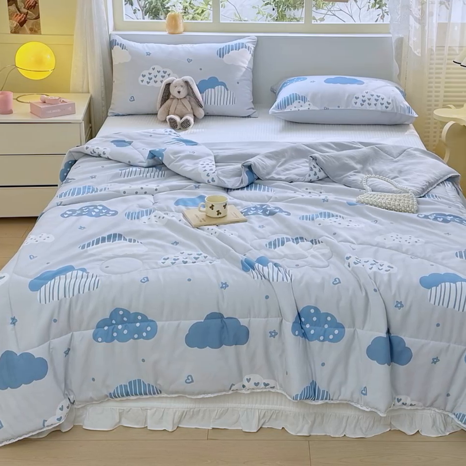 91家纺网 家纺一手货源 找家纺 寐居家纺 2024新款水洗棉小花边夏被 春雨绵绵