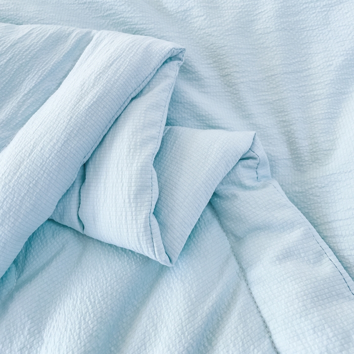 91家纺网 家纺一手货源 找家纺 优姿家纺 2024新款提花泡泡棉刺绣大豆抗菌夏被 天空蓝