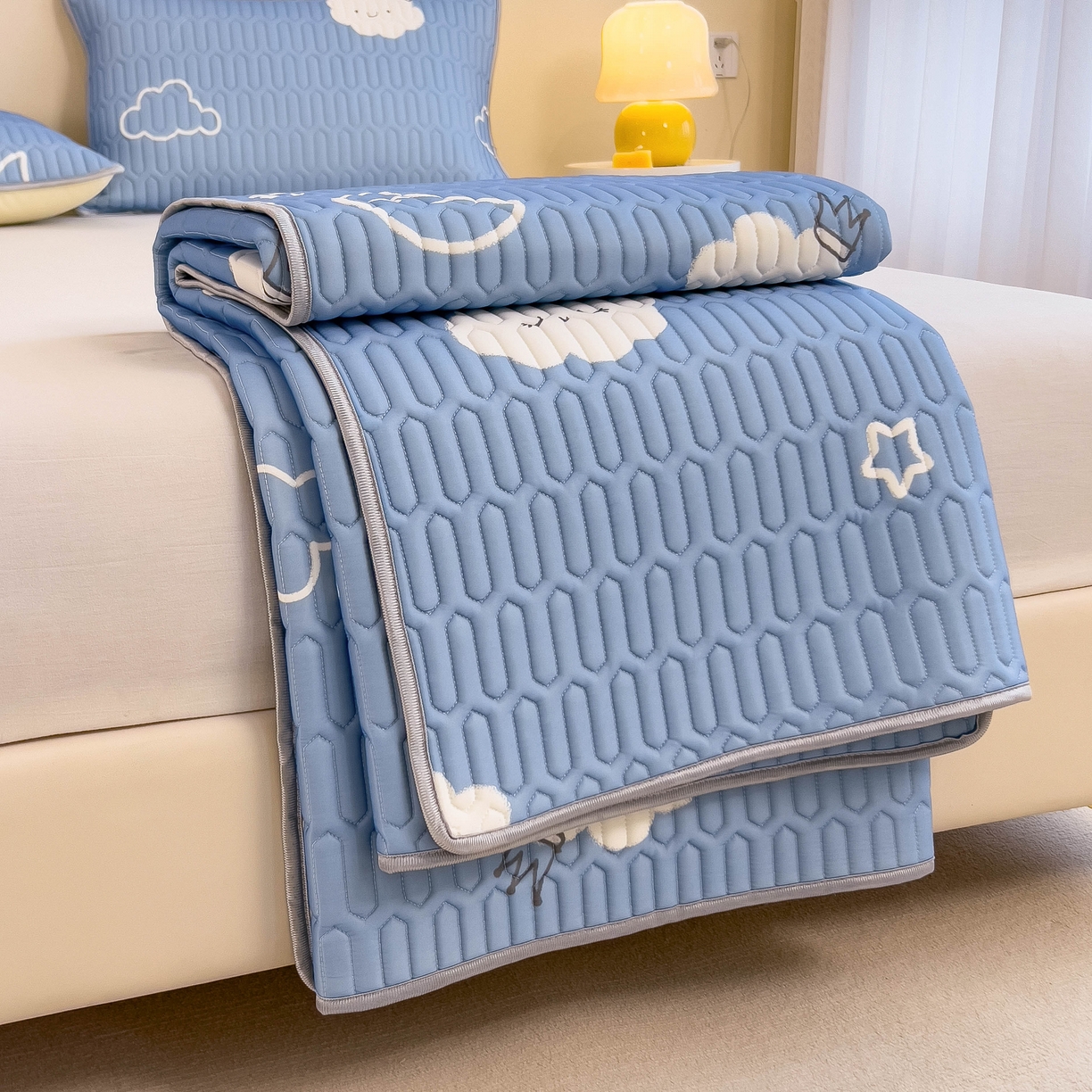 91家纺网 家纺一手货源 找家纺 希廷顿 2024新款加厚凉感丝乳胶凉席三件套 云之恋