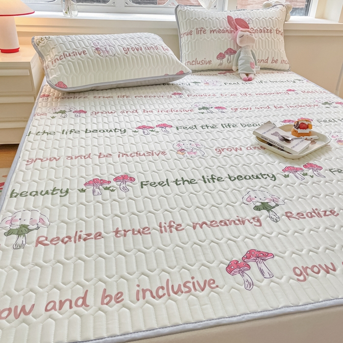 91家纺网 家纺一手货源 找家纺 柒月家居 2024新款贴身舒适厚度0.5小清新乳胶凉席 彩色蘑菇