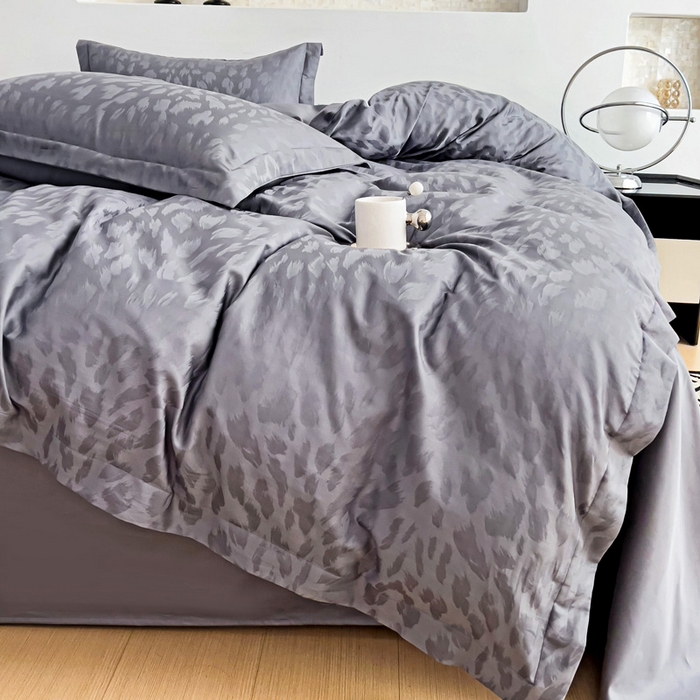 91家纺网 家纺一手货源 找家纺 品乐家纺 2024新款100支长绒棉提花宽边四件套 音色帝灰