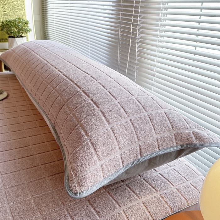 91家纺网 家纺一手货源 找家纺 爱港家纺 2024全棉A类毛巾被 纱布升级款长枕巾 情侣枕巾 枕芯保护套 暖棉.粉