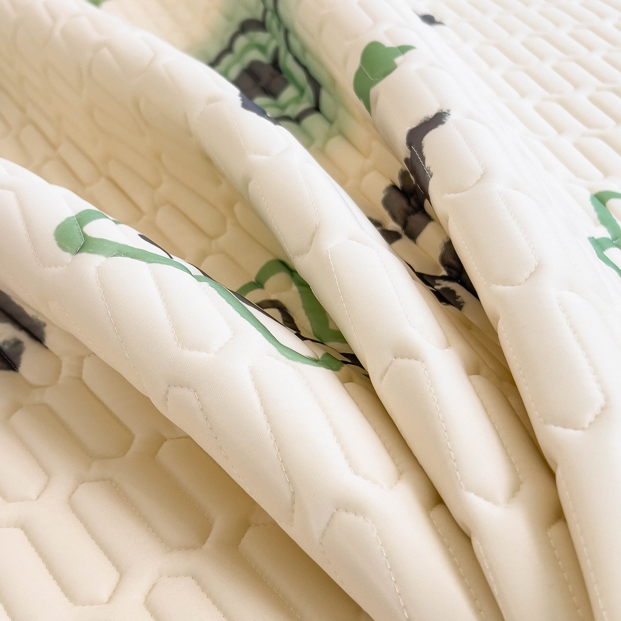 91家纺网 家纺一手货源 找家纺 希廷顿 2024新款加厚凉感丝乳胶凉席三件套 幸运星