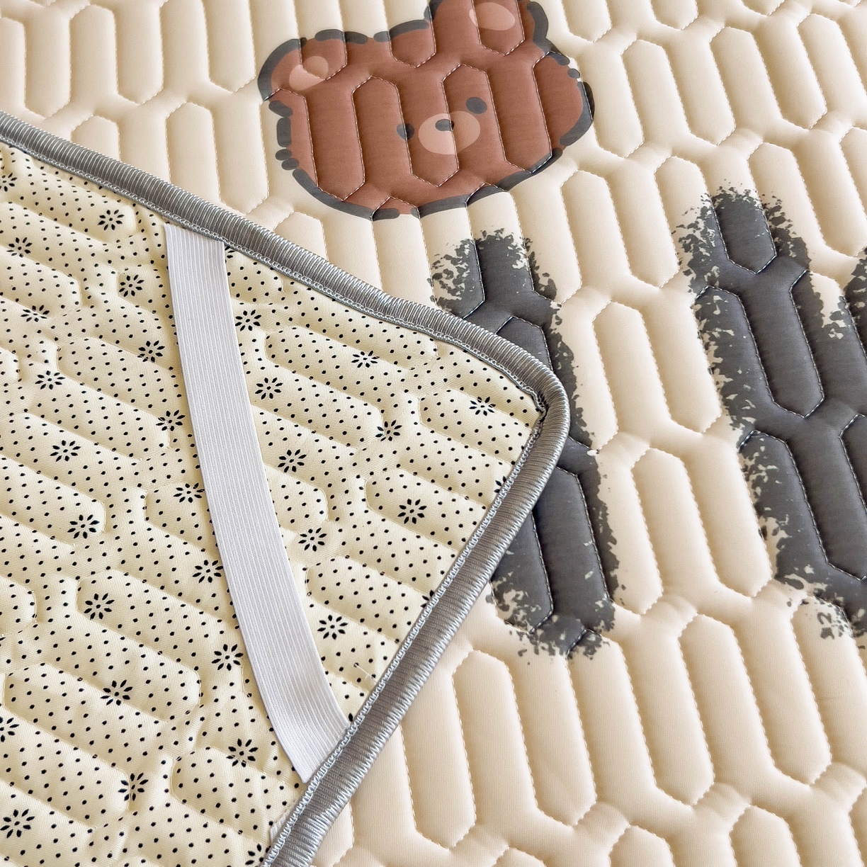 91家纺网 家纺一手货源 找家纺 希廷顿 2024新款加厚凉感丝乳胶凉席三件套 Luck熊