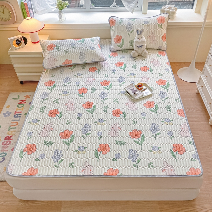 91家纺网 家纺一手货源 找家纺 柒月家居 2024新款贴身舒适厚度0.5小清新乳胶凉席 花园兔