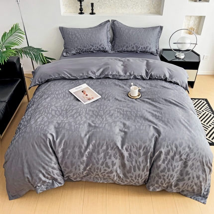 91家纺网 家纺一手货源 找家纺 品乐家纺 2024新款100支长绒棉提花宽边四件套 音色帝灰