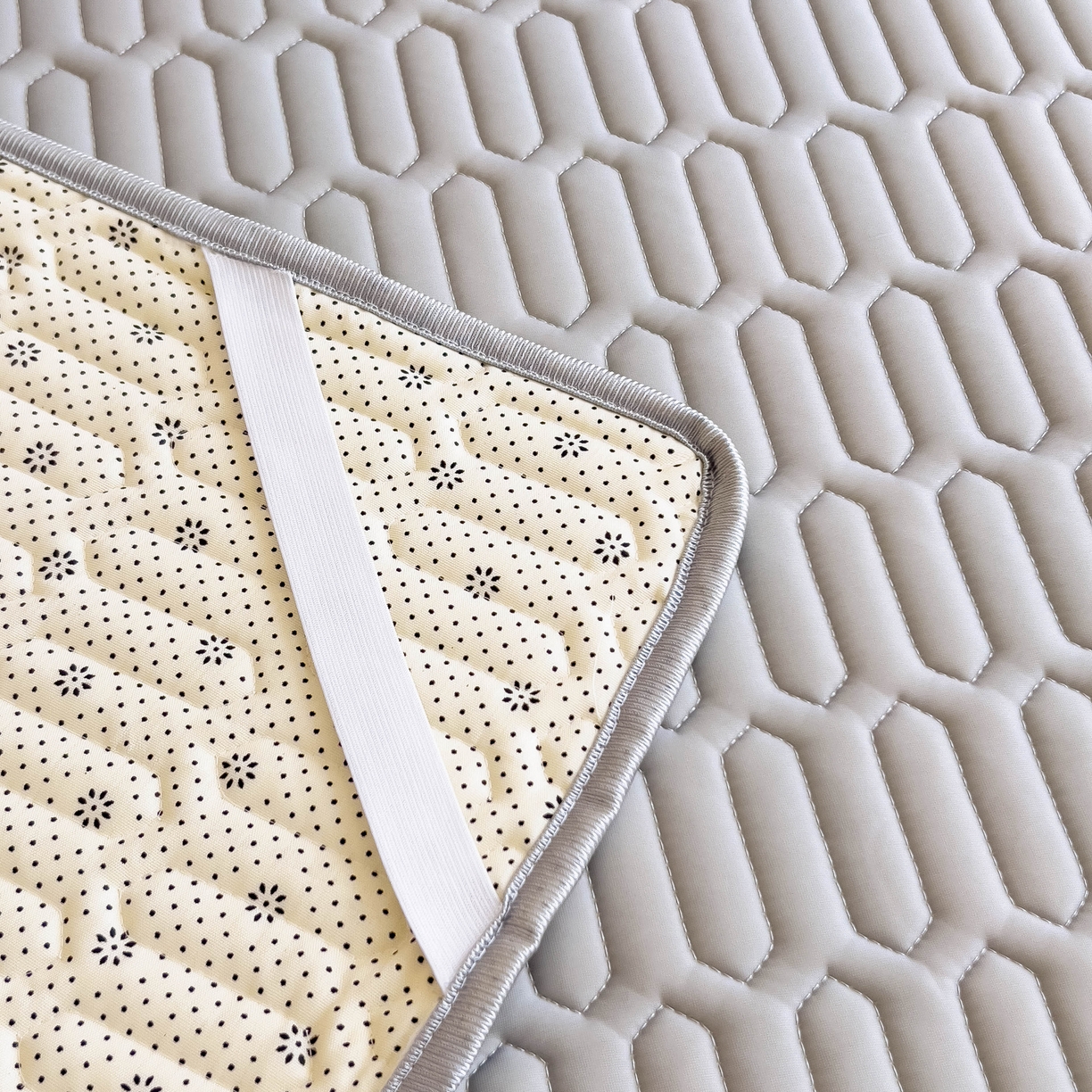 91家纺网 家纺一手货源 找家纺 希廷顿 2024新款加厚凉感丝乳胶凉席三件套 绅士灰