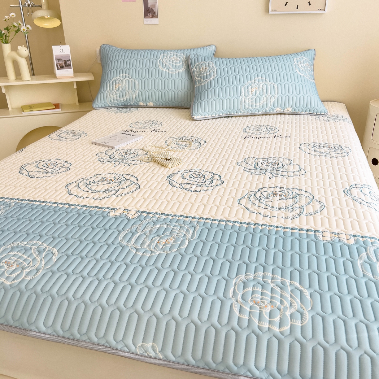 91家纺网 家纺一手货源 找家纺 希廷顿 2024新款加厚凉感丝乳胶凉席三件套 绽放玫瑰