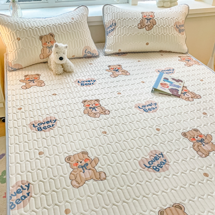 91家纺网 家纺一手货源 找家纺 柒月家居 2024新款贴身舒适厚度0.5小清新乳胶凉席 咖啡小熊