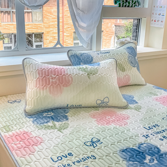 91家纺网 家纺一手货源 找家纺 柒月家居 2024新款贴身舒适厚度0.5小清新乳胶凉席 水墨花