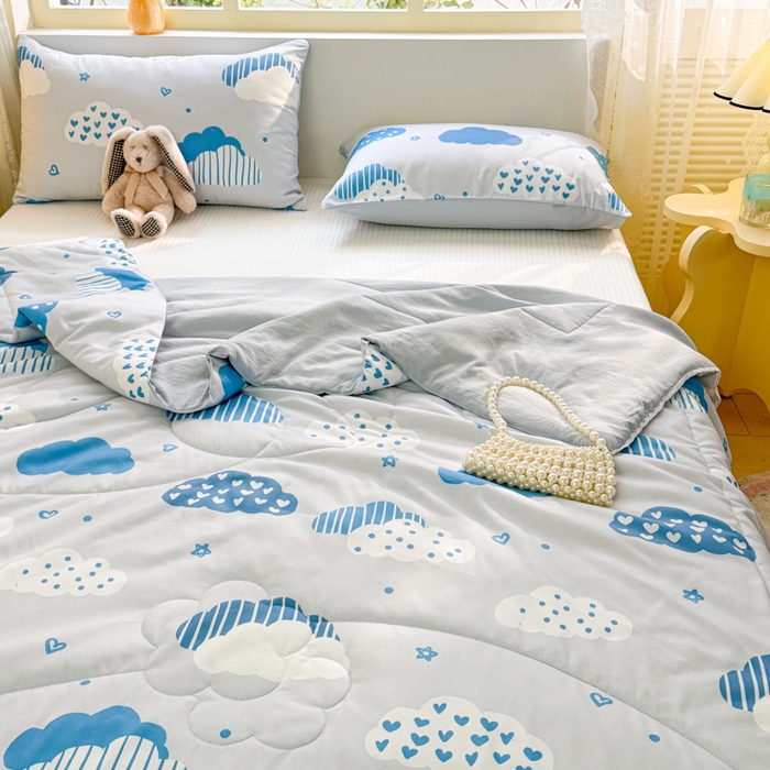 91家纺网 家纺一手货源 找家纺 寐居家纺 2024新款水洗棉小花边夏被 春雨绵绵