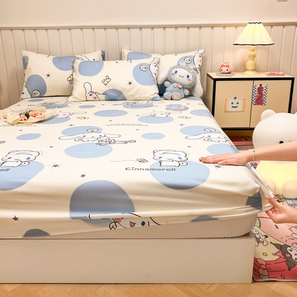 91家纺网 家纺一手货源 找家纺 沐辰 2024新款正版三丽鸥花型床笠 点点云朵狗