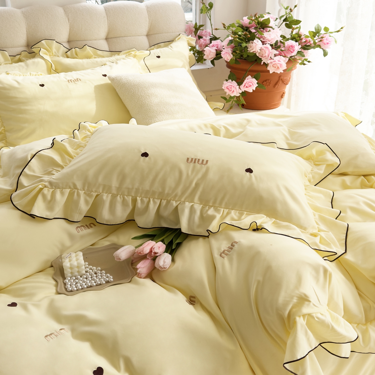91家纺网 家纺一手货源 找家纺 梦可莱 2024新款亲肤刺绣荷叶边四件套-心灵迷恋 奶油黄