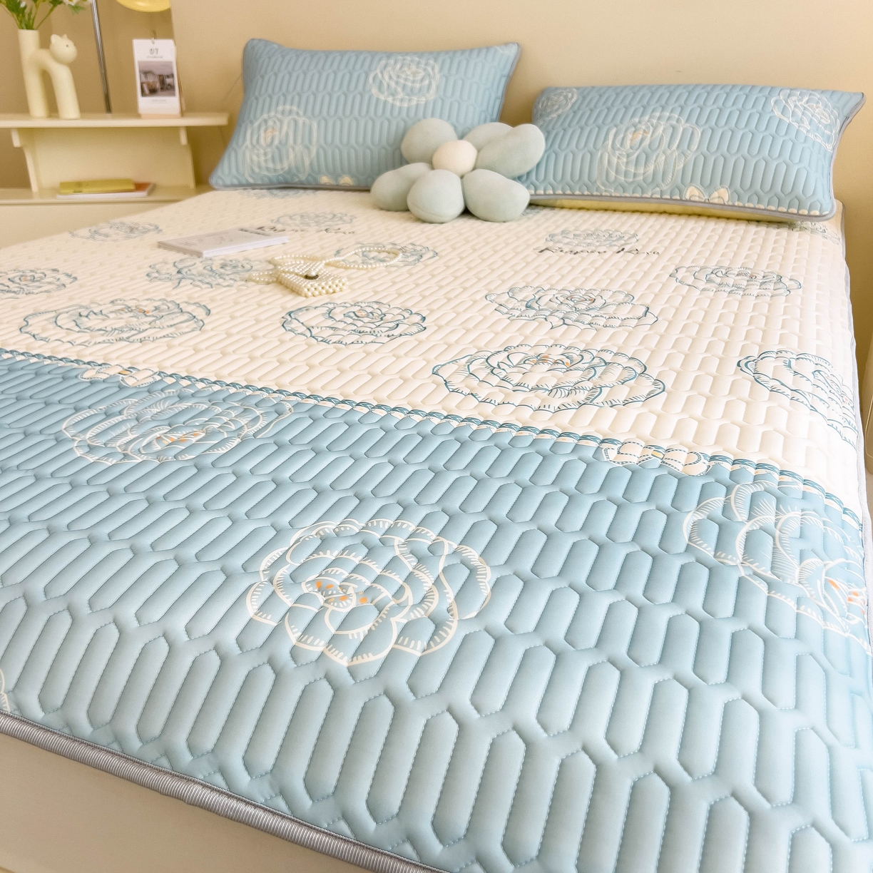 91家纺网 家纺一手货源 找家纺 希廷顿 2024新款加厚凉感丝乳胶凉席三件套 绽放玫瑰