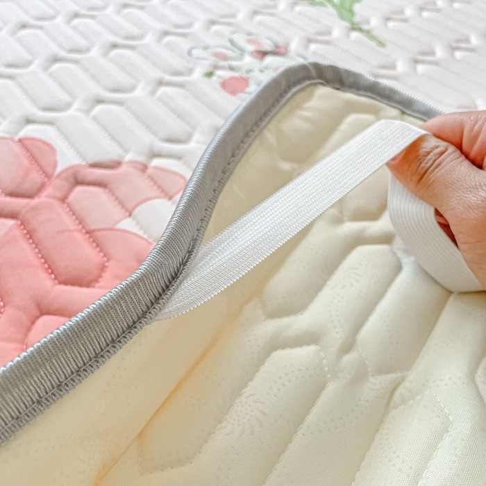 91家纺网 家纺一手货源 找家纺 柒月家居 2024新款贴身舒适厚度0.5小清新乳胶凉席 粉黛