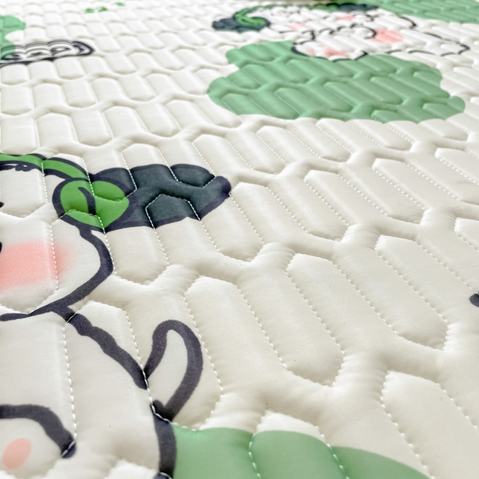 91家纺网 家纺一手货源 找家纺 柒月家居 2024新款贴身舒适厚度0.5小清新乳胶凉席 斑点狗