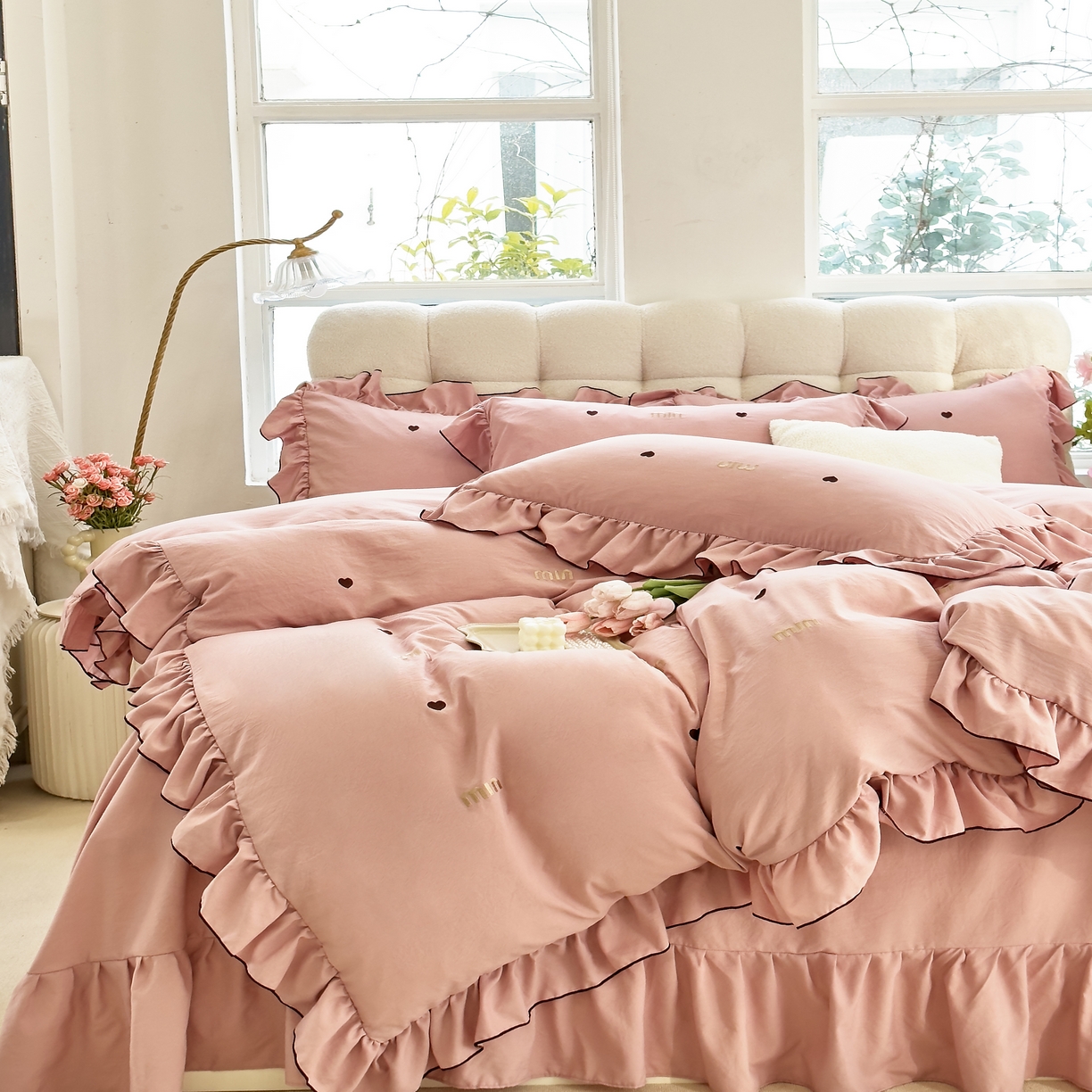 91家纺网 家纺一手货源 找家纺 梦可莱 2024新款亲肤刺绣荷叶边四件套-心灵迷恋 豆沙