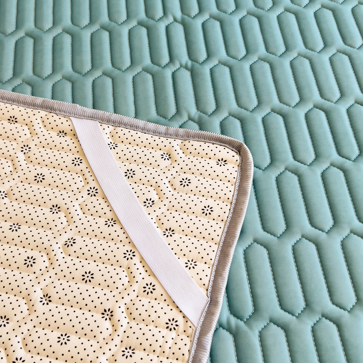 91家纺网 家纺一手货源 找家纺 希廷顿 2024新款加厚凉感丝乳胶凉席三件套 墨绿色