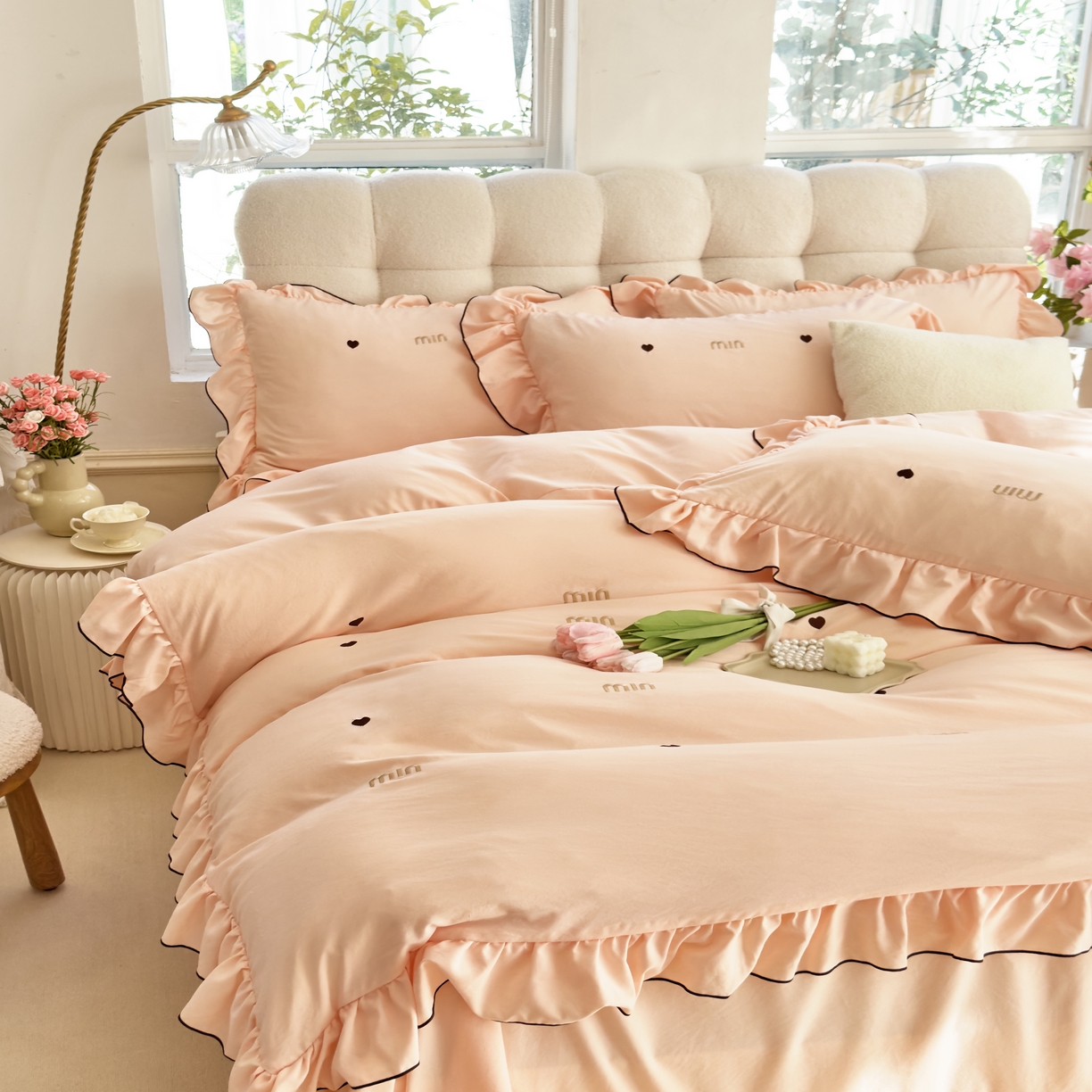 91家纺网 家纺一手货源 找家纺 梦可莱 2024新款亲肤刺绣荷叶边四件套-心灵迷恋 奶油粉