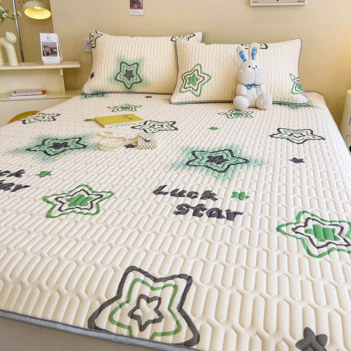 91家纺网 家纺一手货源 找家纺 希廷顿 2024新款加厚凉感丝乳胶凉席三件套 幸运星