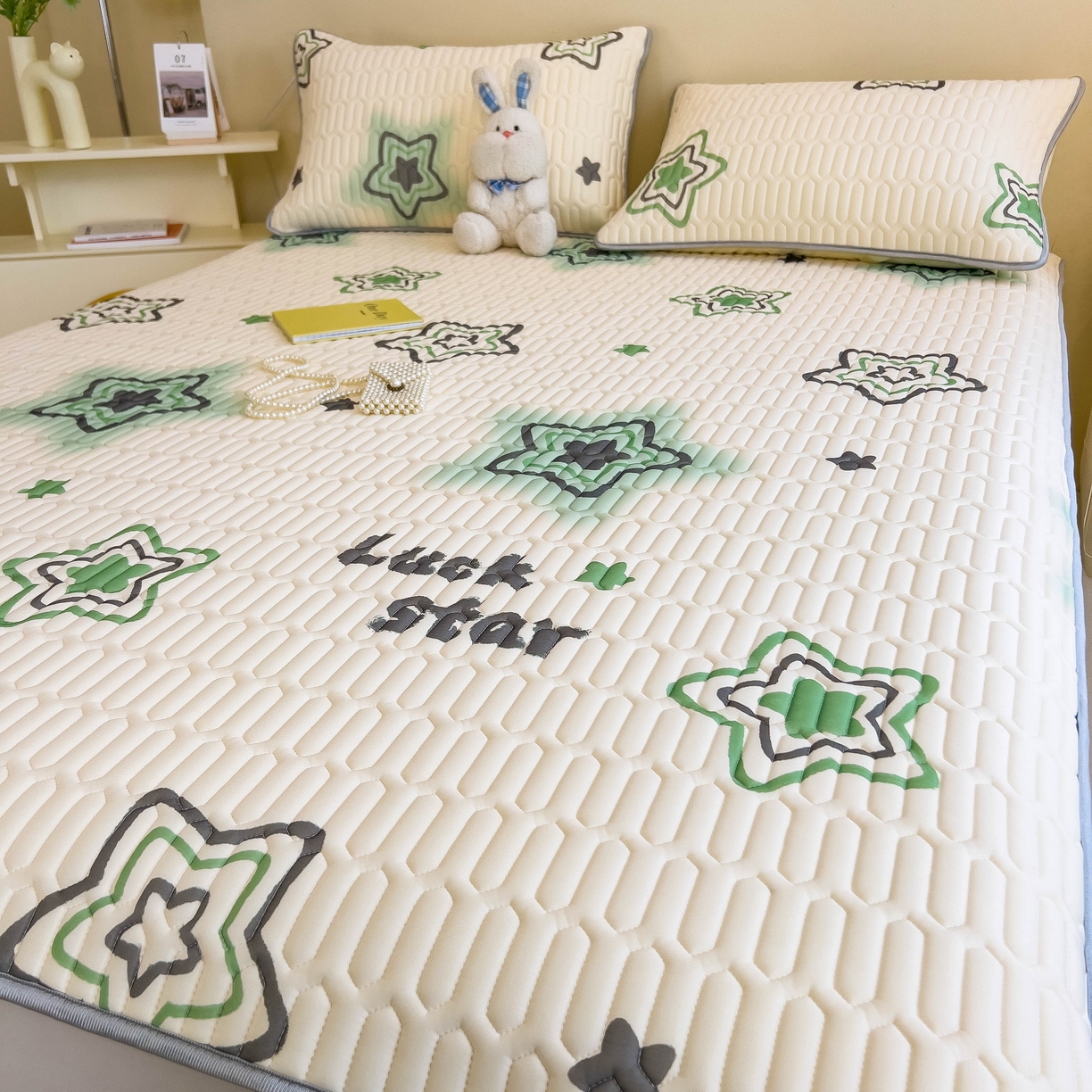 91家纺网 家纺一手货源 找家纺 希廷顿 2024新款加厚凉感丝乳胶凉席三件套 幸运星