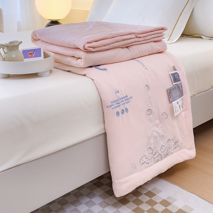 91家纺网 家纺一手货源 找家纺 优姿家纺 2024新款提花泡泡棉刺绣大豆抗菌夏被 经典玉