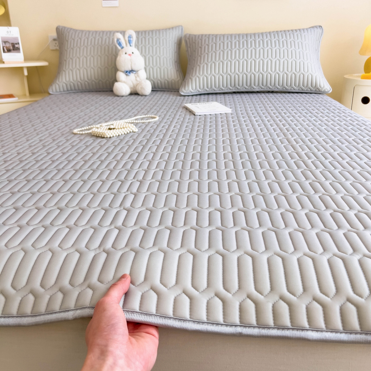 91家纺网 家纺一手货源 找家纺 希廷顿 2024新款加厚凉感丝乳胶凉席三件套 绅士灰