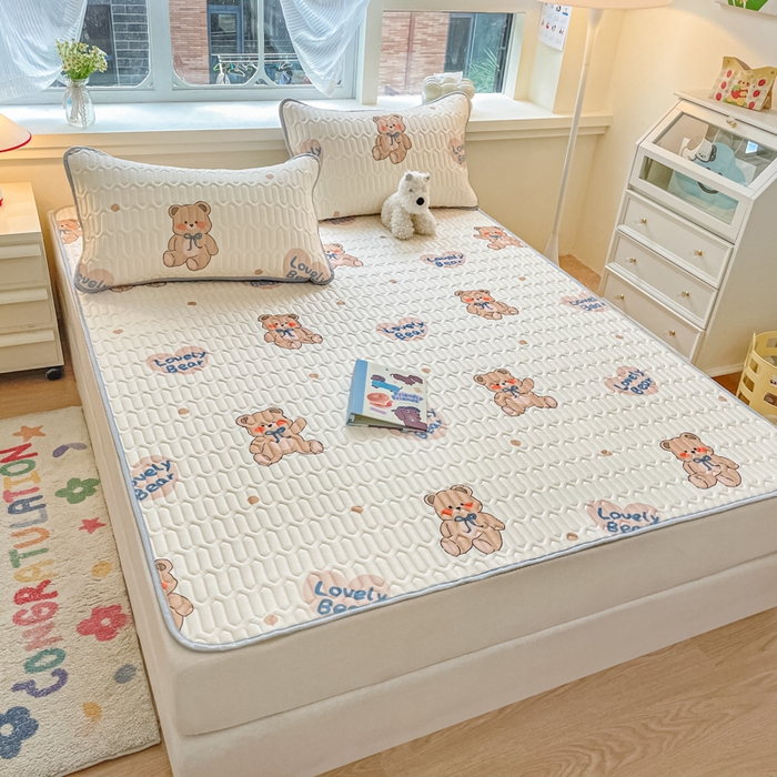 91家纺网 家纺一手货源 找家纺 柒月家居 2024新款贴身舒适厚度0.5小清新乳胶凉席 咖啡小熊