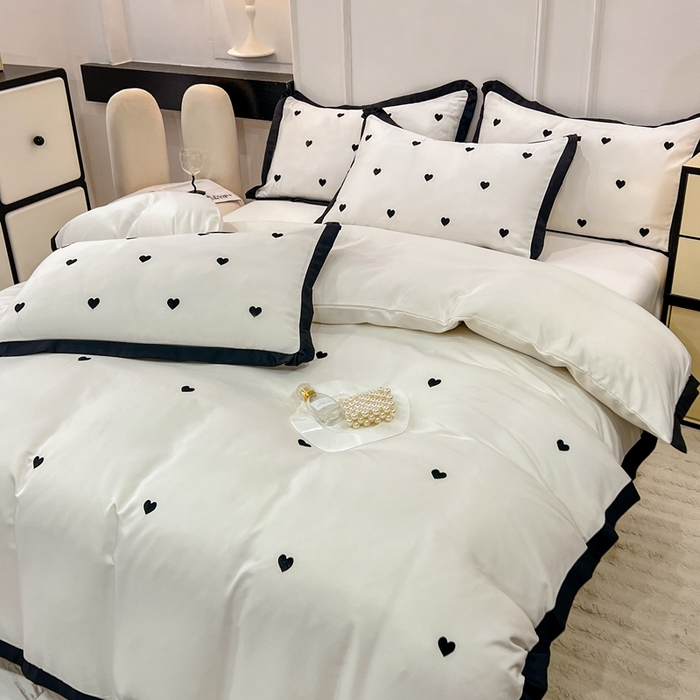 91家纺网 家纺一手货源 找家纺 艾米家居 2025新款水洗真丝四件套爱心款 黑色爱心款-白色