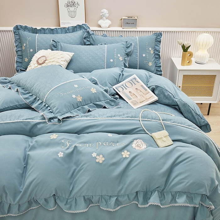 91家纺网 家纺一手货源 找家纺 苏木年华 2024新款夏沫花语系列韩版荷叶边刺绣花边加大床单四件套 贵族蓝