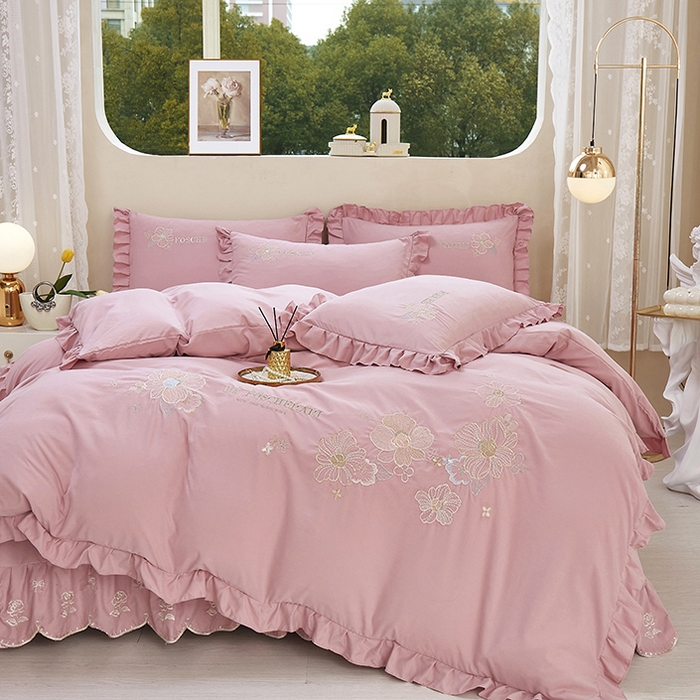 91家纺网 家纺一手货源 找家纺 苏木年华 2024新款春光里系列韩版荷叶边刺绣加大床单四件套 豆沙红