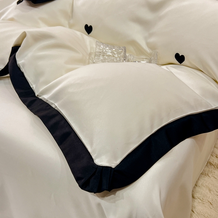 91家纺网 家纺一手货源 找家纺 艾米家居 2025新款水洗真丝四件套爱心款 黑色爱心款-白色