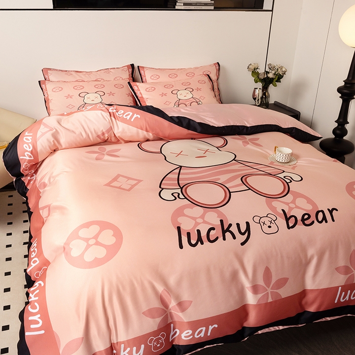 91家纺网 家纺一手货源 找家纺 摩卡 2024新款博主风水洗真丝四件套 蜜桃熊