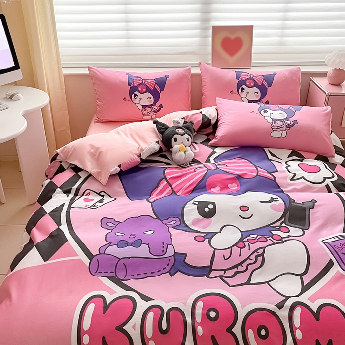 91家纺网 家纺一手货源 找家纺 金爱家 2024新款大阪全棉数码印花三丽鸥系列四件套 飞吻库洛米