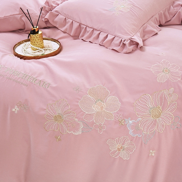 91家纺网 家纺一手货源 找家纺 苏木年华 2024新款春光里系列韩版荷叶边刺绣加大床单四件套 豆沙红