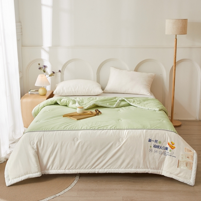 91家纺网 家纺一手货源 找家纺 钰博2024新款冰丝绸凉感夏被空调被夏凉被大豆被 绿+白