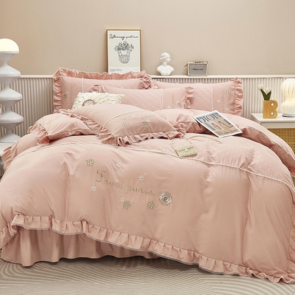 91家纺网 家纺一手货源 找家纺 苏木年华 2024新款夏沫花语系列韩版荷叶边刺绣花边加大床单四件套 粉玉色